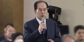 Төрөлтөө өсгөхийн тулд гадаадаас эмэгтэйчүүдийг импортлох санаа гаргасан Өмнөд Солонгосын улс төрч намаасаа хөөгдөв