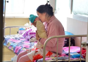 Цалинтай ээжийн 50 мянган төгрөгийг 500 мянган төгрөг болгох өргөдөлд 60 мянган иргэн гарын үсэг зуржээ