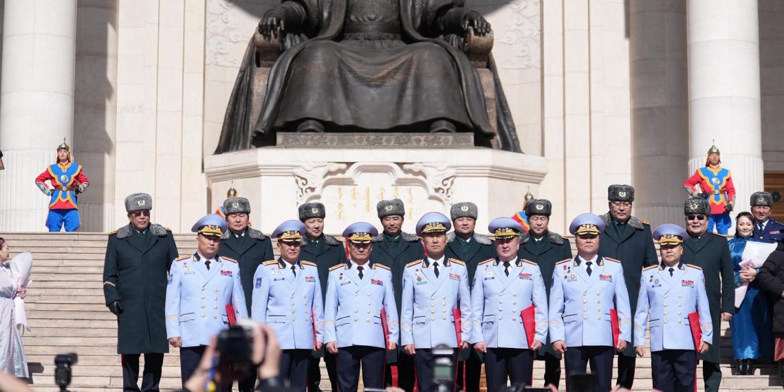 Цэргийн дээд цол хүртээлээ