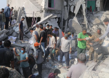 Сургуульд цохилт өгсний улмаас Иранд дор хаяж 153 хүн амиа алджээ