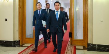 Өргөсөн тангаргаасаа няцаж, ёс зүйгүй авирлан, чуулганы хуралдаанд тасалдаг УИХ-ын гишүүнийг эгүүлэн татахтай холбоотой хуулийн төслийг өргөн барилаа