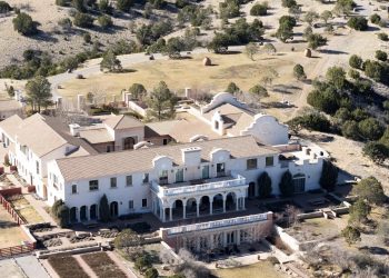 АНУ-ын Нью Мексико муж дахь Эпштейн агсны эдлэнгээс мөрдөгчид булш хайх ажил эхлүүлжээ