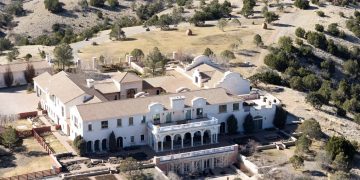 АНУ-ын Нью Мексико муж дахь Эпштейн агсны эдлэнгээс мөрдөгчид булш хайх ажил эхлүүлжээ