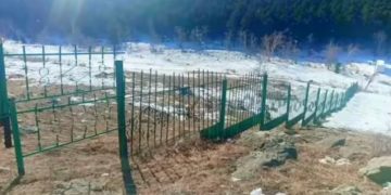 Зэрлэг амьтдын чөлөөтэй нүүдэл хөдөлгөөнийг хязгаарлаж байсан 273 орчим метр урт хашааг буулгажээ