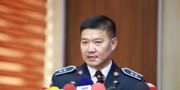 Хувийн эмзэг мэдээллийг нь олон нийтийн сүлжээгээр түгээнэ хэмээн сүрдүүлсэн учир иргэн Д нь 50 сая төгрөгийг нэгүүн.мн сайтын сэтгүүлчид өгсөн нь тогтоогдсон