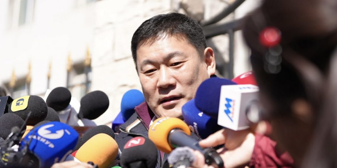 Л.Оюун-Эрдэнэ: Б.Энхбаяр “Бодь” группээс 1.3 сая ам.долларын авлига авсан баримтыг АТГ-т шалгуулахаар өгч байна