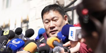 Л.Оюун-Эрдэнэ: Б.Энхбаяр “Бодь” группээс 1.3 сая ам.долларын авлига авсан баримтыг АТГ-т шалгуулахаар өгч байна