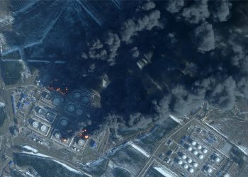 Оросын Приморскийн газрын тосны экспортын боомт Украины агаарын цохилтод өртжээ