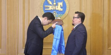 Монгол Улсын 35 дахь Ерөнхий сайд Н.Учрал Засгийн газрын тамгаа авлаа