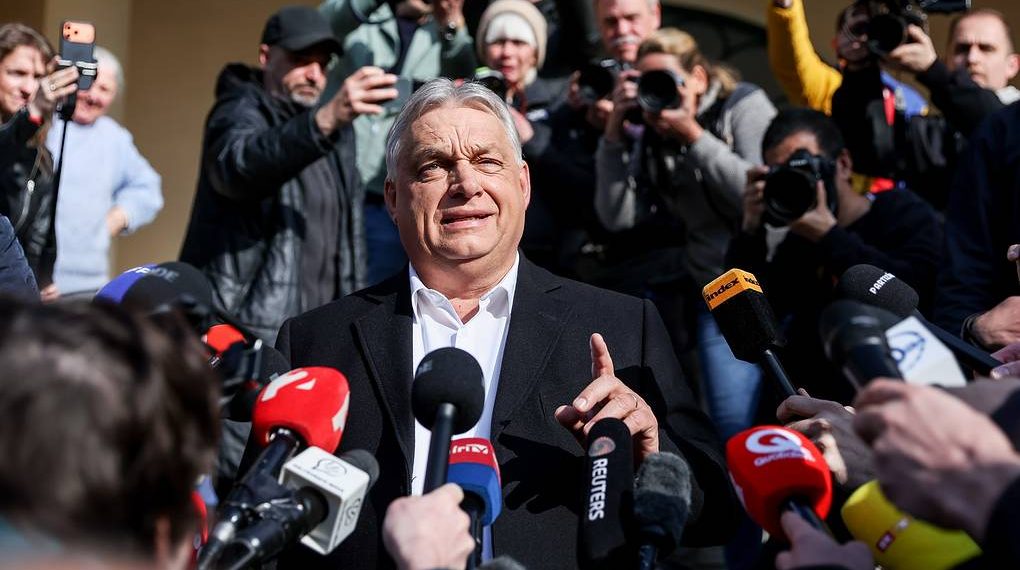 Виктор Орбан ялагдлаа хүлээн зөвшөөрлөө