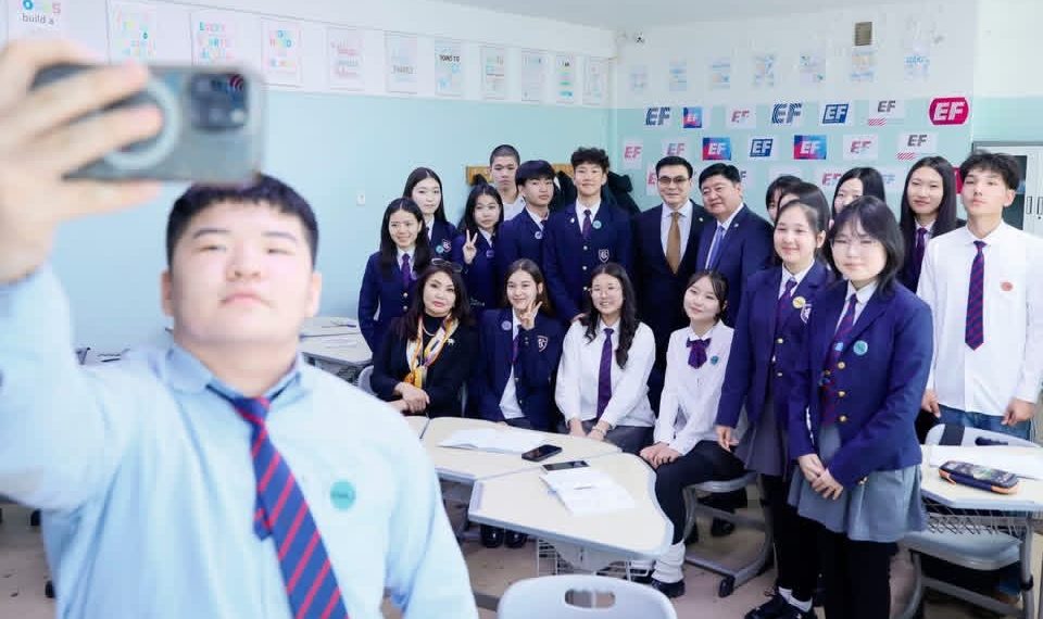 УИХ-ын гишүүн С.Амарсайханы санаачилгаар 800 гаруй сурагч англи хэлний хөтөлбөрт үнэ төлбөргүй хамрагдаж байна