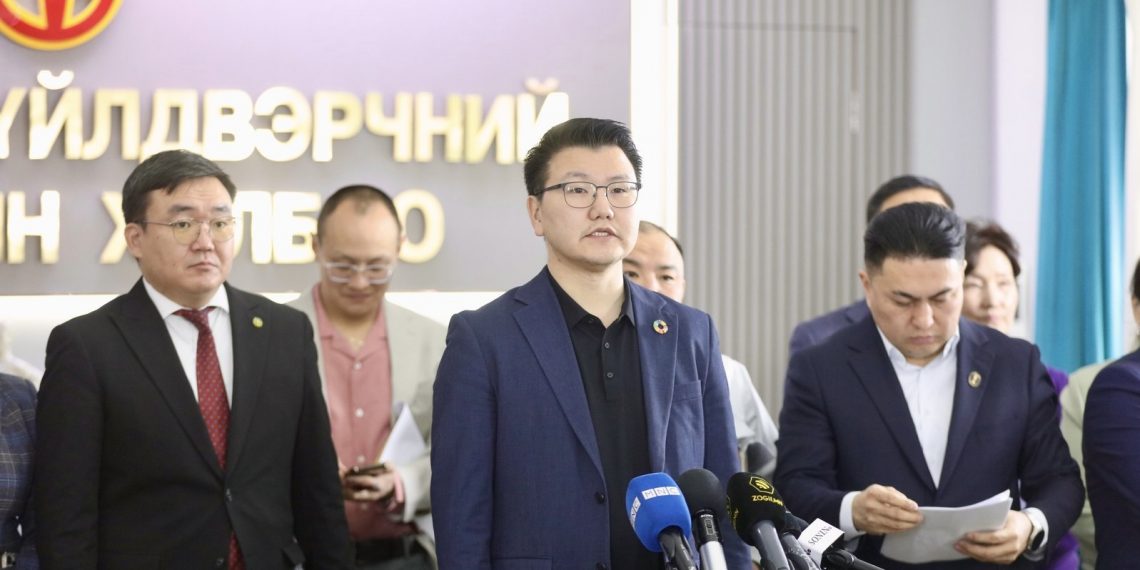 Э.Тамир: Төсвийн тодотголоо яаралтай хийхгүй бол эрүүл мэнд, боловсрол, эрчим хүчний салбарт ажил хаяхад ойрхон байна