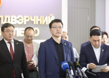 Э.Тамир: Төсвийн тодотголоо яаралтай хийхгүй бол эрүүл мэнд, боловсрол, эрчим хүчний салбарт ажил хаяхад ойрхон байна