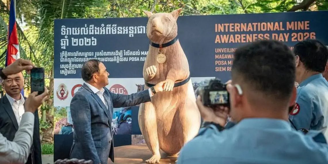 Камбож улс алдартай мина илрүүлэгч хархандаа зориулан хөшөө босгожээ