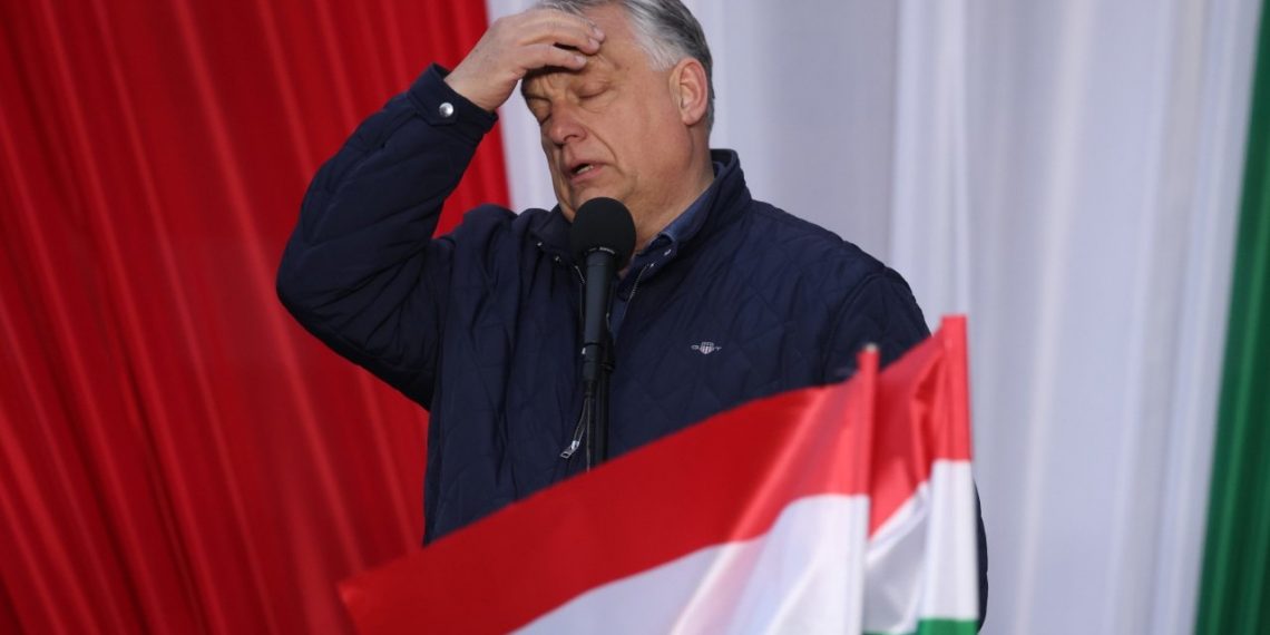 Унгарт 16 жил засагласан ерөнхий сайд Виктор Орбаны эрх баригч Фидес нам ялагдлаа