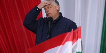 Унгарт 16 жил засагласан ерөнхий сайд Виктор Орбаны эрх баригч Фидес нам ялагдлаа