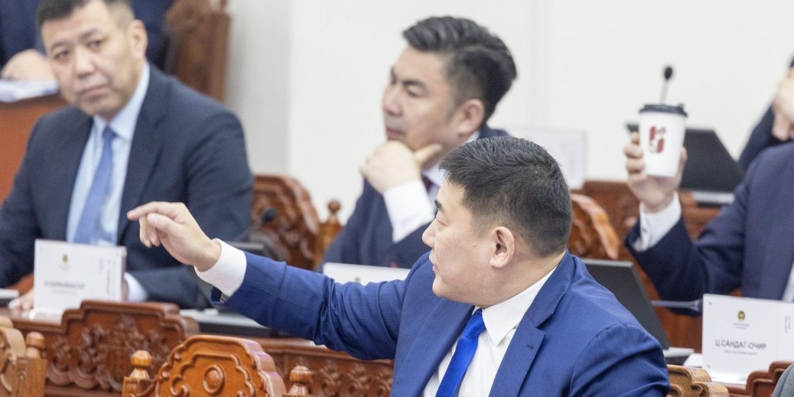 Л.Оюун-Эрдэнэ: Ерөнхийлөгчийн өргөн барьсан хуулийг баталбал парламент чив чимээгүй болно