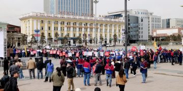 Эрчим хүчний салбарын ажилтнууд цалингаа 30 хувиар нэмүүлэхийг шаардав