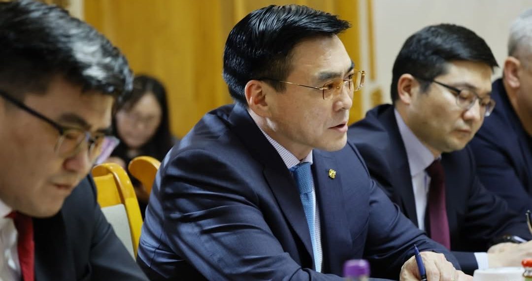 С.Амарсайхан: Хуульч, өмгөөлөгчдийн өмнө тулгамдсан асуудлыг шийдвэрлэхэд анхаарч ажиллана