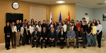 НҮБ-ын Суурин зохицуулагч Яап ван Хиердэн Солонгосын виз мэдүүлгийн төвийн үйл ажиллагаатай танилцлаа