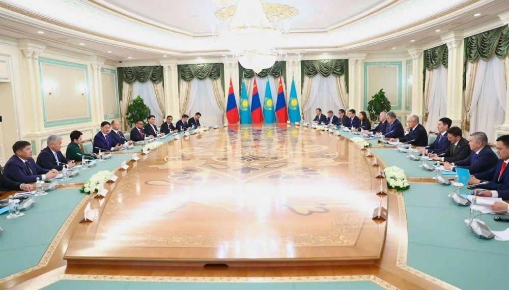 Казахстан улстай газрын тос, цөмийн энергийн салбарт хамтрах санамж бичгүүд байгууллаа