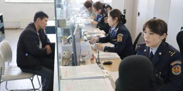 Нэг компьютерыг зургаан хүн ашигладаг зэрэг хүнд нөхцөлд нийслэлийн ШШГГ-ын алба хаагчид ажиллаж байна