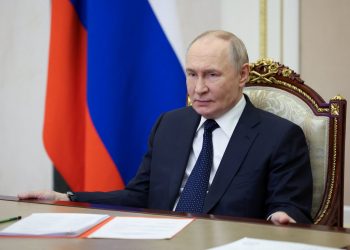 Путин интернет сүлжээ тасалж буй шалтгаанаа террорист халдлагаас сэргийлэх гэж тайлбарлажээ