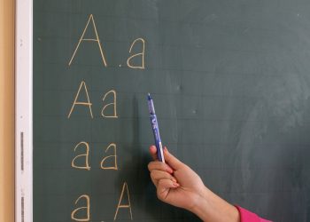 Филиппинээс авчрах англи хэлний нэг багшийг жилийн 21.6 сая төгрөгөөр цалинжуулахаар тооцоолжээ