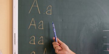 Филиппинээс авчрах англи хэлний нэг багшийг жилийн 21.6 сая төгрөгөөр цалинжуулахаар тооцоолжээ