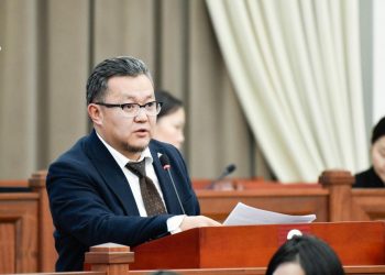 Ө.Золжаргал: Иргэдийн халаасан дахь 100,000 төгрөгөөс 14,600-г нь төр хулгайлаад байна