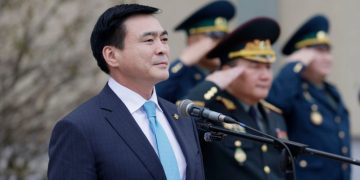 Хил хамгаалах салбарын албан хаагчдын цалинг үе шаттай нэмэгдүүлэхэд анхаарна