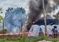 Конго улсад эбола вирусийн халдвартай хүмүүсийг эмчилж байсан нүүдлийн эмнэлгийг бухимдсан иргэд галдан шатаажээ