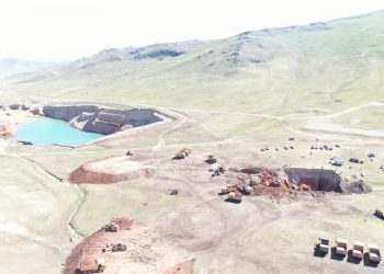 Цооногт унасан гурван настай охиныг аврах ажиллагаа үргэлжилж байна