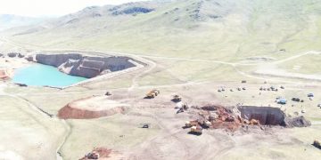 Цооногт унасан гурван настай охиныг аврах ажиллагаа үргэлжилж байна
