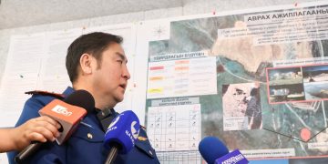 Гүний цооногт унасан гурван настай хүүхдийг аврахаар онцгойгийнхон ажиллаж байна