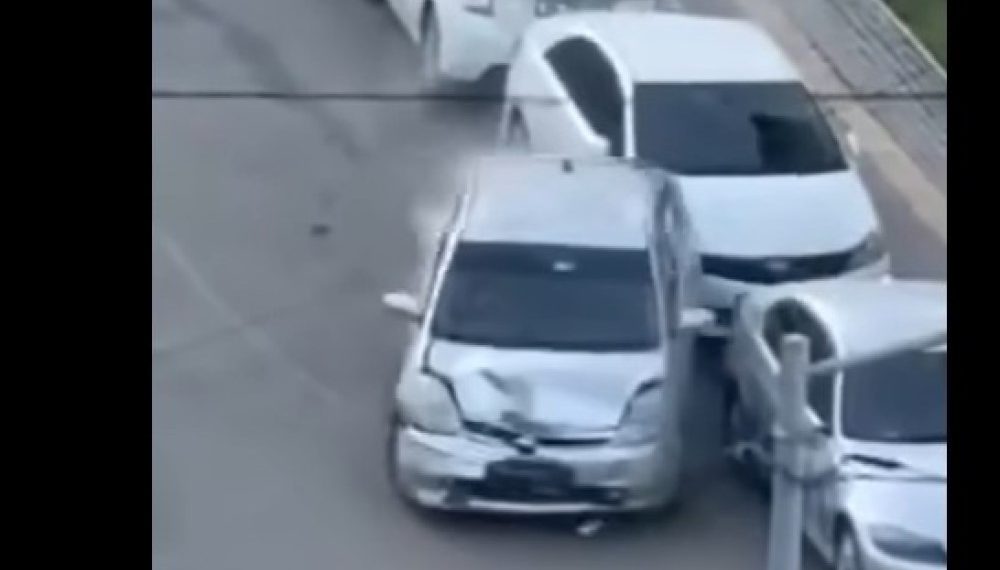 ТЦА: Согтуугаар автомашин жолоодож долоон тээврийн хэрэгсэл мөргөсөн этгээдийг саатуулсан