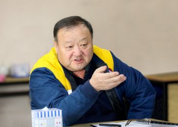Ц.Даваацэрэн нь Эрдэнэт үйлдвэрийн захирал байхдаа бусдаас 461 мянган америк долларыг шилжүүлэн авч, АНУ-д үл хөдлөх хөрөнгө худалдан авчээ