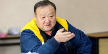 Ц.Даваацэрэн нь Эрдэнэт үйлдвэрийн захирал байхдаа бусдаас 461 мянган америк долларыг шилжүүлэн авч, АНУ-д үл хөдлөх хөрөнгө худалдан авчээ