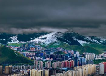 Өнөө шөнө Улаанбаатар хот орчмоор хөрсөн дээр 0 градусыг, Архангай, Булган, Төв аймгийн нутгаар -5 градусыг давж цочир хүйтэрнэ