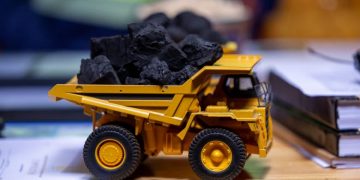Улаанбаатар хотын агаарын бохирдлыг бууруулж, импортыг орлох хагас коксусон түлш үйлдвэрлэх төсөл гараанаас хөдөллөө