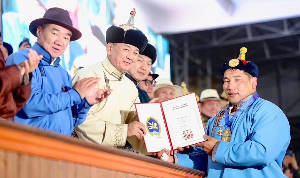 Үндэсний их баяр наадмын хүчит бөхийн барилдаанд Баярсайханы Орхонбаяр түрүүлж, Улсын даян аварга цол хүртлээ