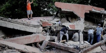 Колумбид болсон газар хөдлөлтийн улмаас 132 хүн амиа алдаад байна
