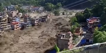 Непалд болсон үерийн улмаас олон зууны хүний амь эрсэджээ