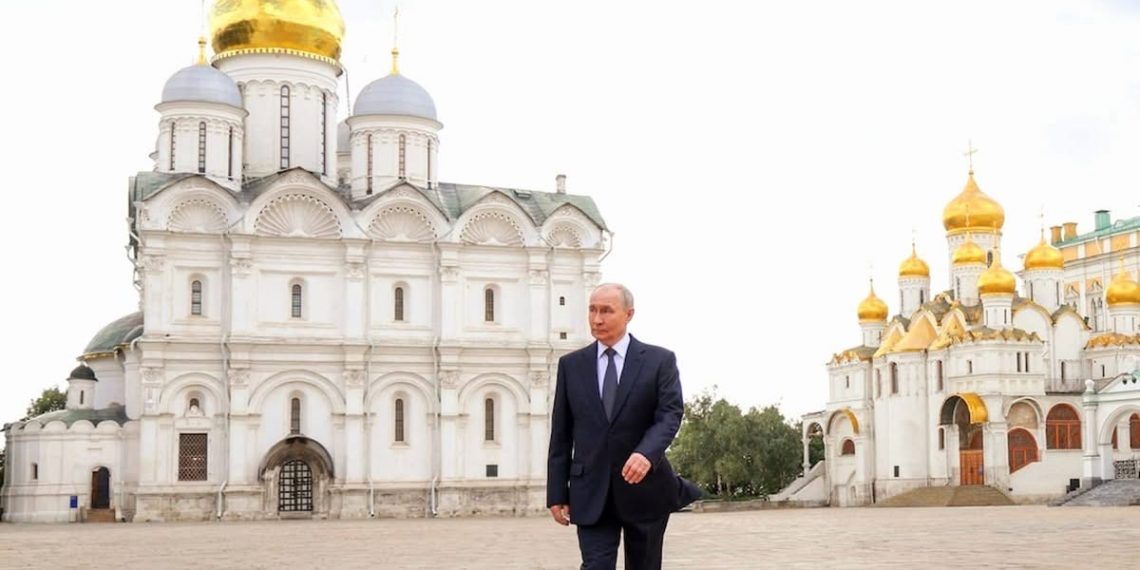 Их ван Дмитрий Донскойн шарилын олдвор ба түүнийг Украины дайны фронтын шугам руу илгээж, Оросын цэргүүдийн сүнс, зоригийг сэргээхэд ашиглана