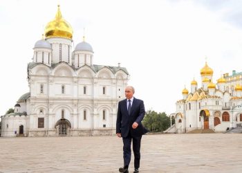 Их ван Дмитрий Донскойн шарилын олдвор ба түүнийг Украины дайны фронтын шугам руу илгээж, Оросын цэргүүдийн сүнс, зоригийг сэргээхэд ашиглана
