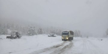 Солонготын даваанд цас орж, гулгаа үүсжээ