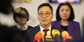 Ц.Лут-Очир: Төсвийг нэг жилд 28 хувиар тэлэх нь. Энэ бол цэвэр сонгуульд зориулсан төсөв