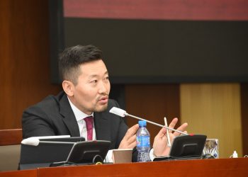 Х.Ганхуяг: Ажлаа хийхгүй бол УИХ тарсан нь дээр. Маргааш D-Parliament дээр энэ саналыг тавина гэж бодож байна