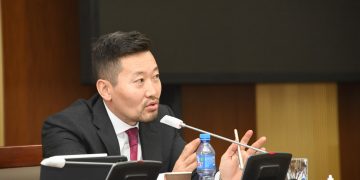 Х.Ганхуяг: Ажлаа хийхгүй бол УИХ тарсан нь дээр. Маргааш D-Parliament дээр энэ саналыг тавина гэж бодож байна