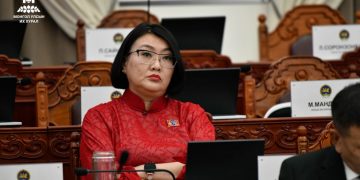 А.Ариунзаяа: Н.Учрал, Г.Тэмүүлэн, та нар бэлэн мөнгө тараав аа!